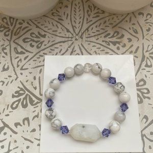 Howlite beaded bracelet with Opal gemstone